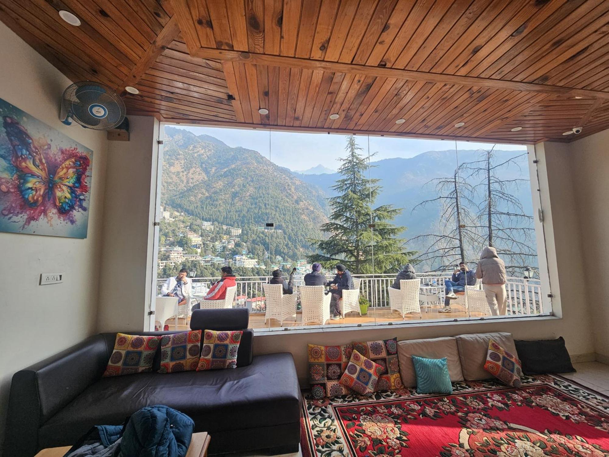 The Bunksters Mcleodganj, Dharmkot Hostel МакЛеод Ганж Екстериор снимка